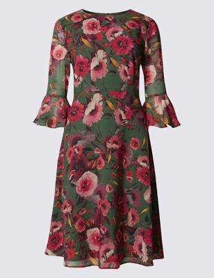 Tailored Fit Floral Print Shift Dress